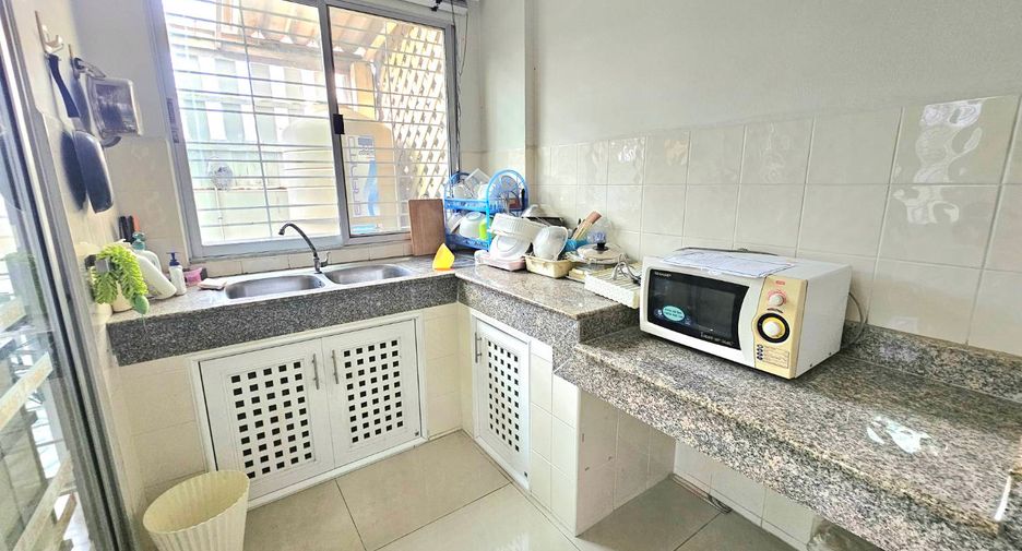 For sale 4 bedrooms townhouse in Mueang Nonthaburi, Nonthaburi
