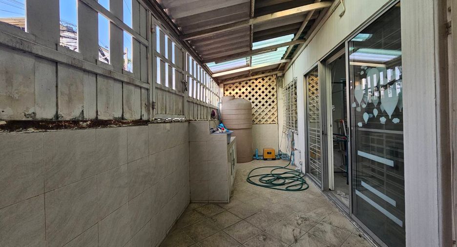 For sale 4 bedrooms townhouse in Mueang Nonthaburi, Nonthaburi