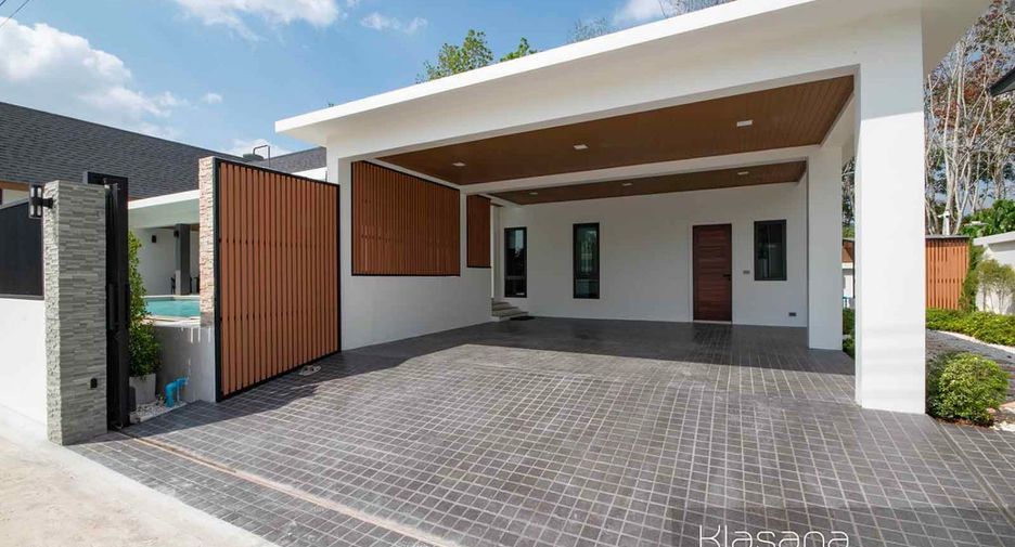 For sale 3 bedrooms villa in Mueang Krabi, Krabi