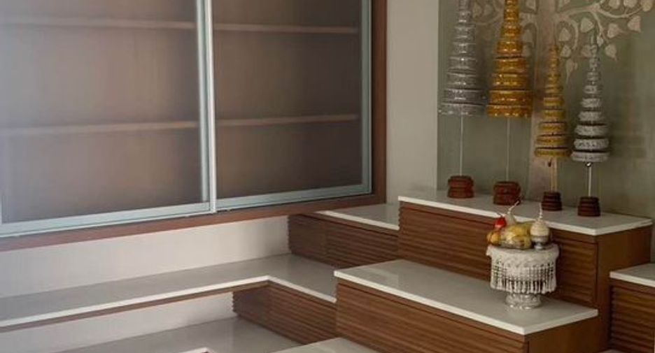 For rent 4 bedrooms condo in Sathon, Bangkok