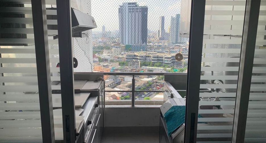 For rent 4 bedrooms condo in Sathon, Bangkok