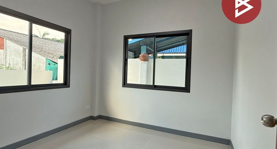For sale 3 bedrooms house in Mueang Lamphun, Lamphun