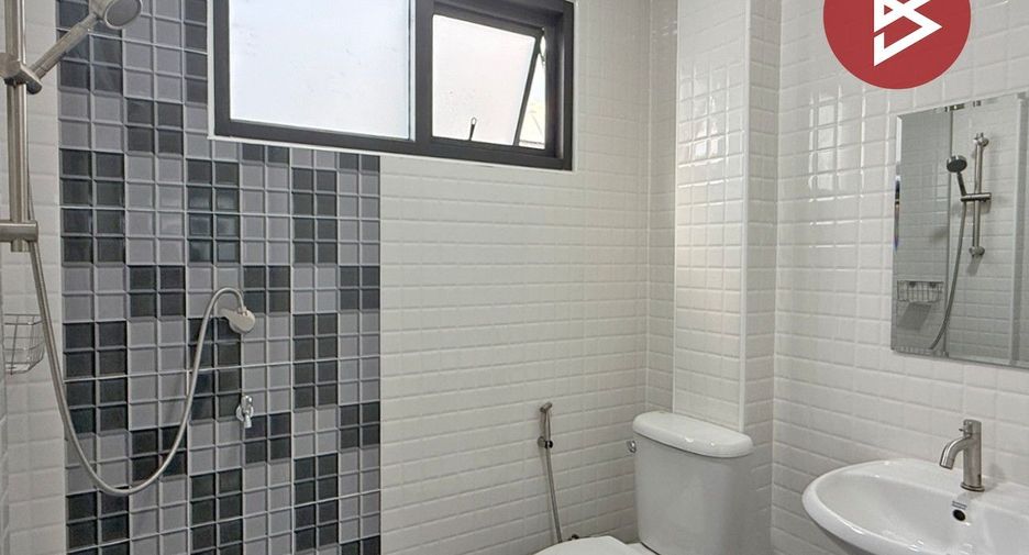 For sale 3 bedrooms house in Mueang Lamphun, Lamphun