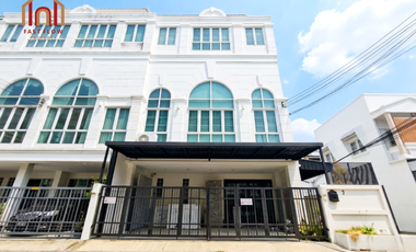 For sale 4 bedrooms townhouse in Lat Phrao, Bangkok