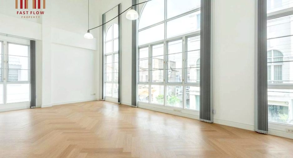 Casa adosada en venta de 4 habitaciones en Lat Phrao, Bangkok