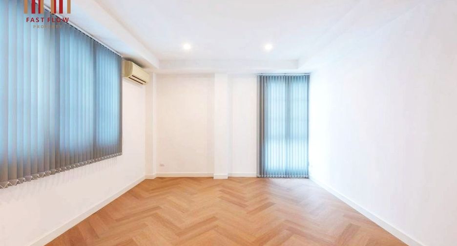 Casa adosada en venta de 4 habitaciones en Lat Phrao, Bangkok