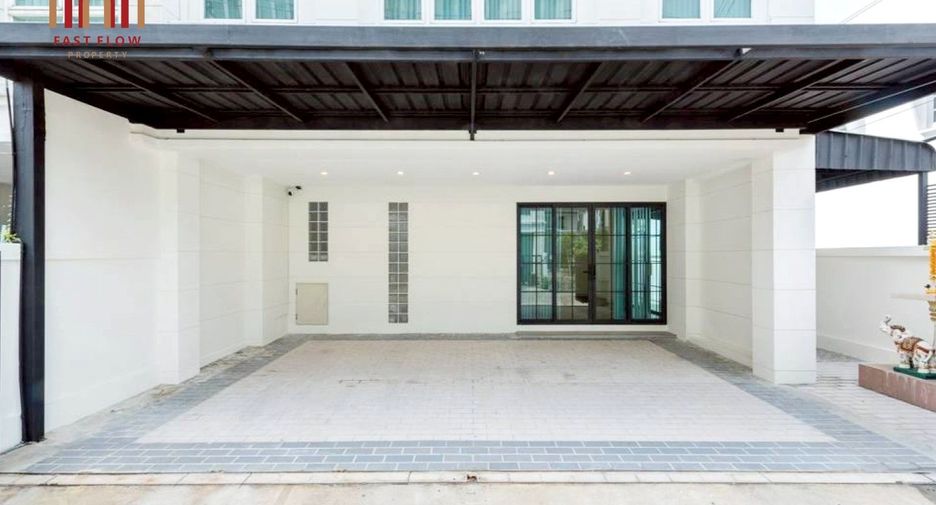 Casa adosada en venta de 4 habitaciones en Lat Phrao, Bangkok