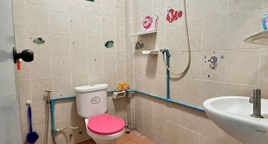 For sale 2 bedrooms townhouse in Mueang Samut Prakan, Samut Prakan