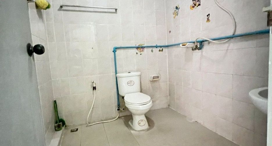 For sale 2 bedrooms townhouse in Mueang Samut Prakan, Samut Prakan