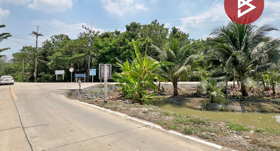 For sale 3 bedrooms house in Krathum Baen, Samut Sakhon