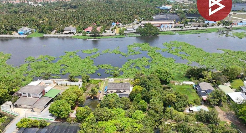 For sale 3 bedrooms house in Krathum Baen, Samut Sakhon