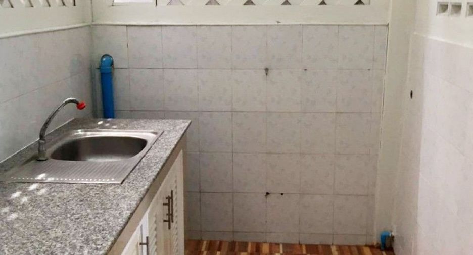 Casa adosada en venta de 2 habitaciones en Lat Krabang, Bangkok