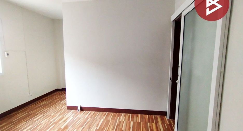 Casa adosada en venta de 2 habitaciones en Lat Krabang, Bangkok