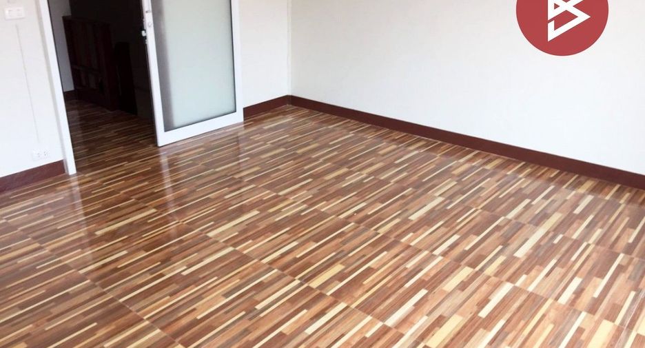 Casa adosada en venta de 2 habitaciones en Lat Krabang, Bangkok