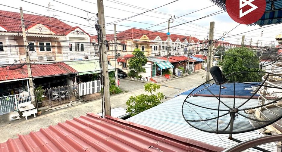 For sale 2 bedrooms townhouse in Mueang Samut Prakan, Samut Prakan