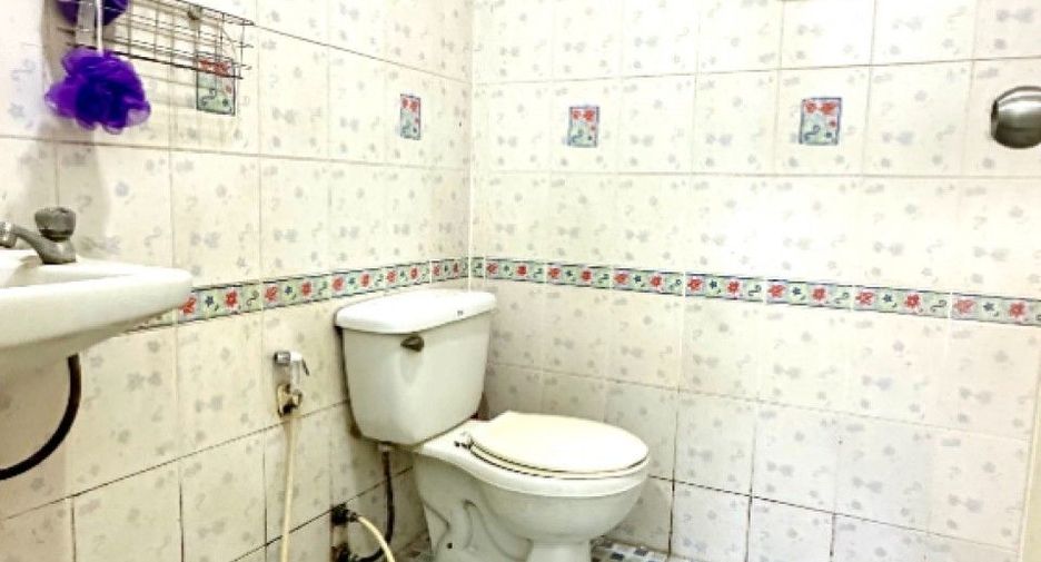 For sale 2 bedrooms townhouse in Mueang Samut Prakan, Samut Prakan