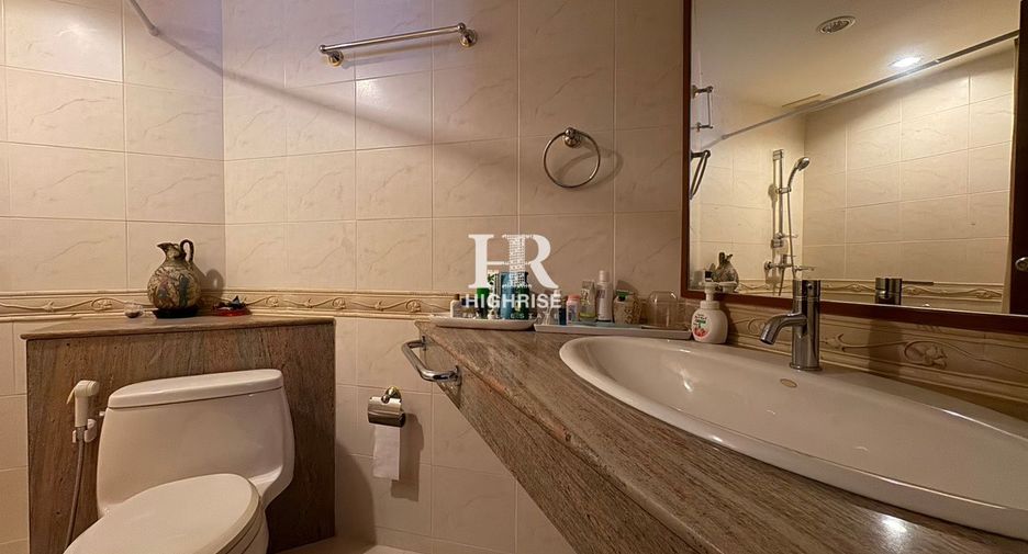 For sale 2 bedrooms condo in North Pattaya, Pattaya