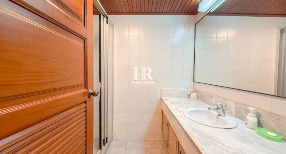 For sale 3 bedrooms condo in North Pattaya, Pattaya