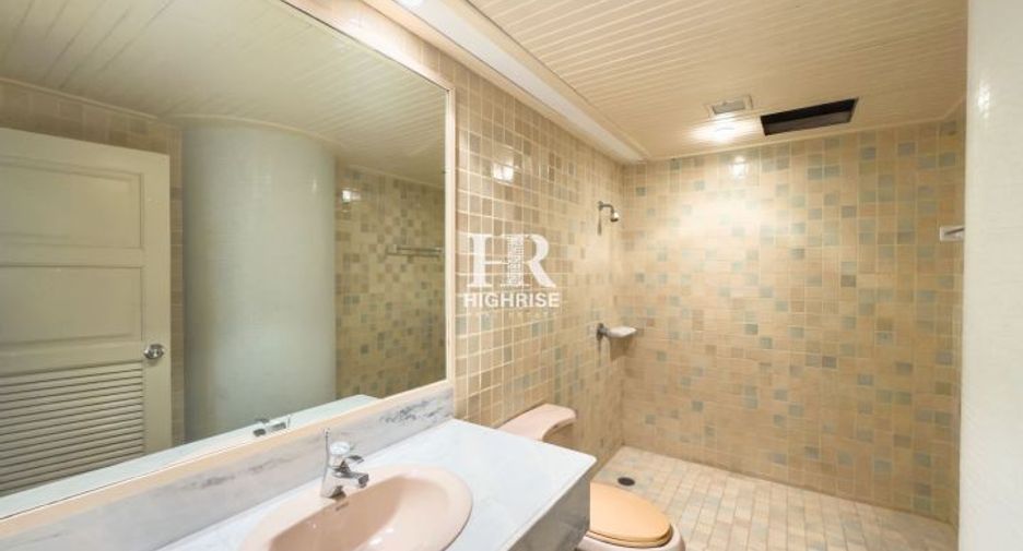 For sale 3 bedrooms condo in North Pattaya, Pattaya