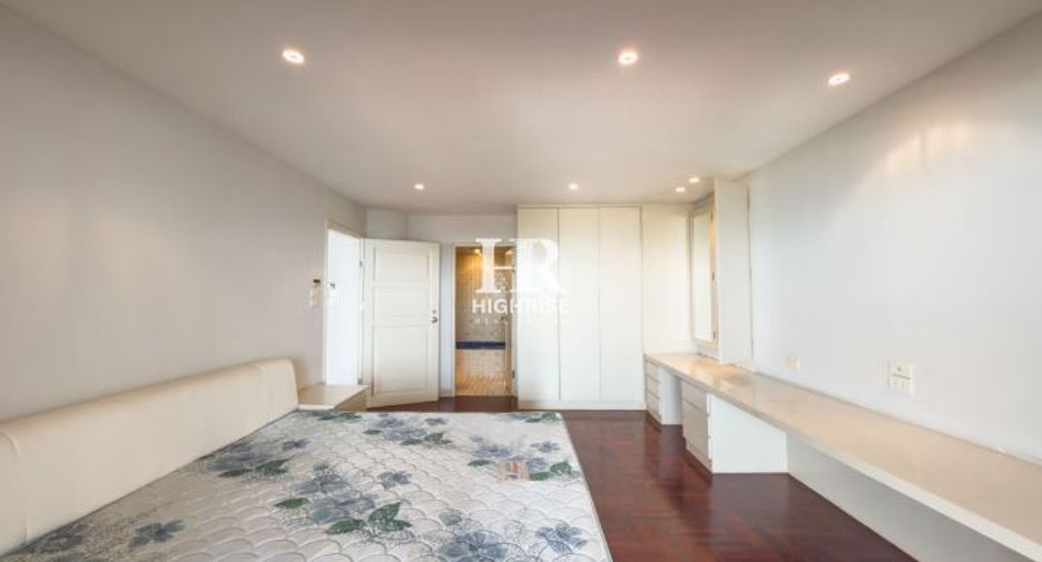 For sale 3 bedrooms condo in North Pattaya, Pattaya
