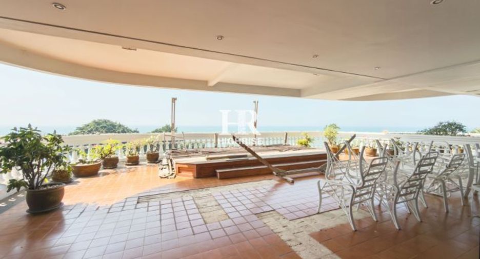 For sale 3 bedrooms condo in North Pattaya, Pattaya