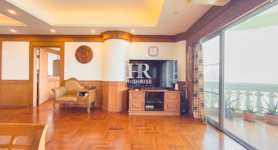 For sale 3 bedrooms condo in North Pattaya, Pattaya