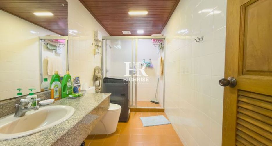 For sale 3 bedrooms condo in North Pattaya, Pattaya