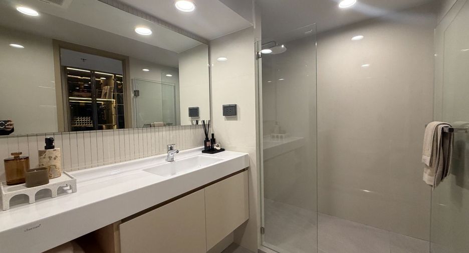 For sale 2 bedrooms condo in Bang Rak, Bangkok