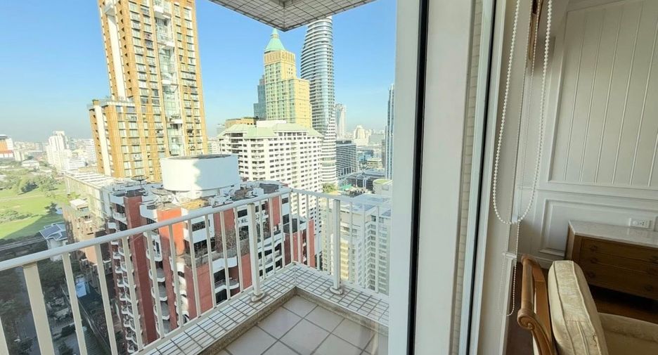 For rent 2 bedrooms condo in Pathum Wan, Bangkok