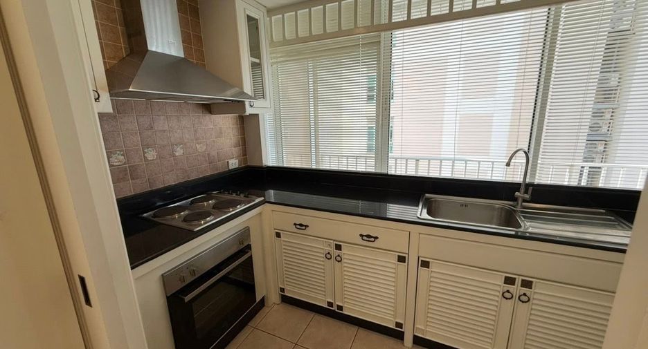 For rent 2 bedrooms condo in Pathum Wan, Bangkok