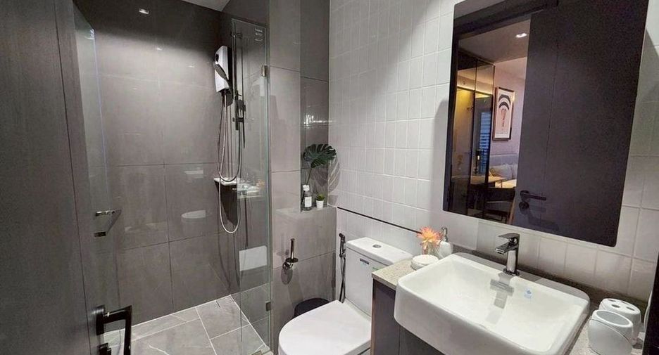 For rent 2 bedrooms condo in Bang Rak, Bangkok