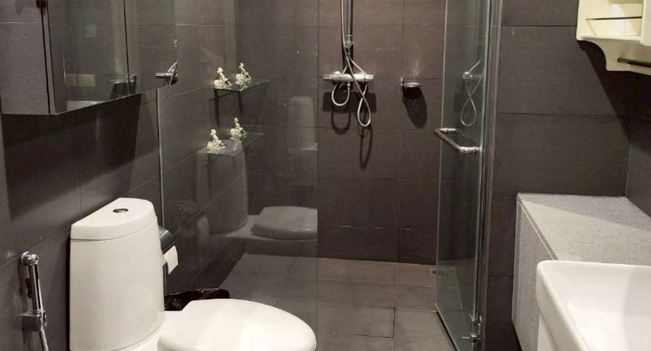 For rent and for sale 2 bedrooms condo in Pathum Wan, Bangkok
