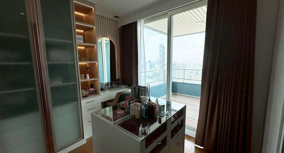 For sale 4 bedrooms condo in Bang Kho Laem, Bangkok