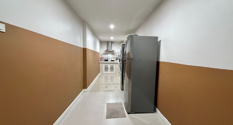 For sale 3 bedrooms house in East Pattaya, Pattaya