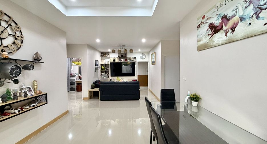 For sale 3 bedrooms house in East Pattaya, Pattaya