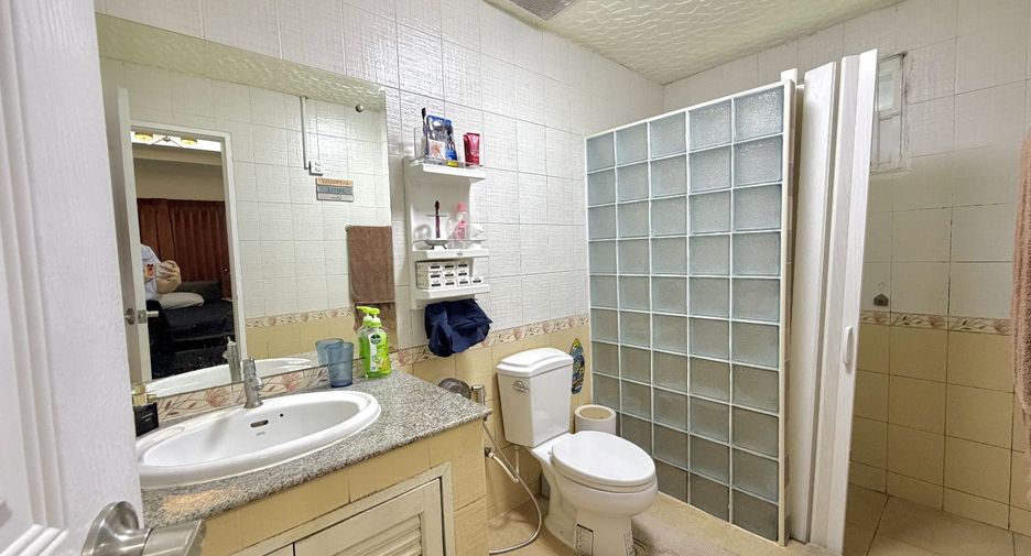 For sale 3 bedrooms house in East Pattaya, Pattaya