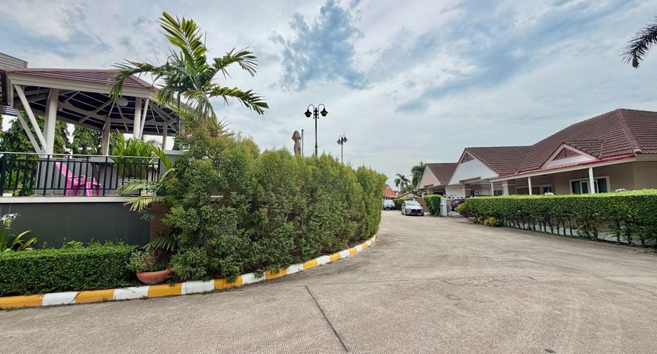 For sale 3 bedrooms house in East Pattaya, Pattaya