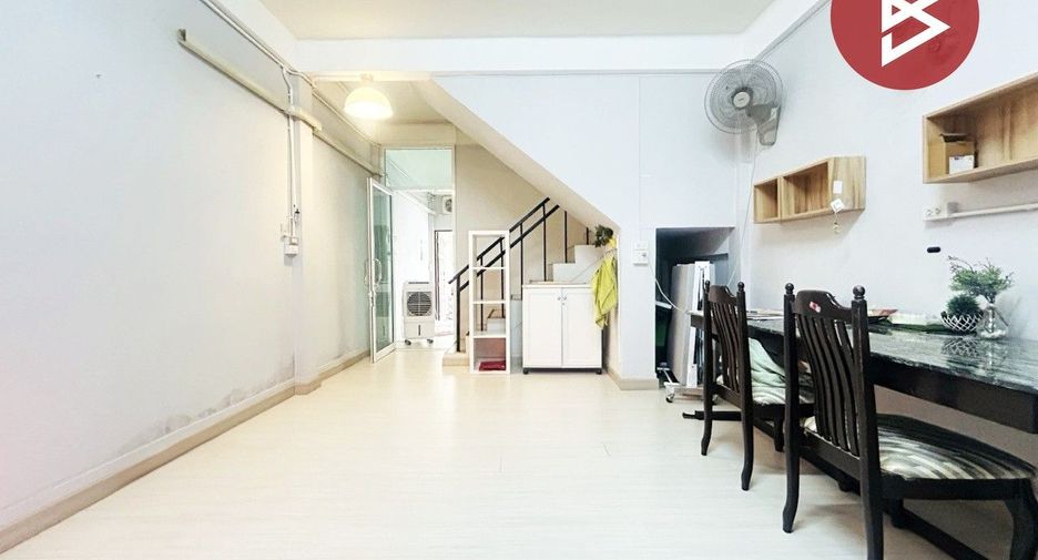 Casa adosada en venta de 2 habitaciones en Bang Sue, Bangkok