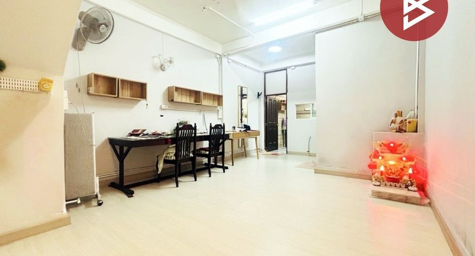 Casa adosada en venta de 2 habitaciones en Bang Sue, Bangkok