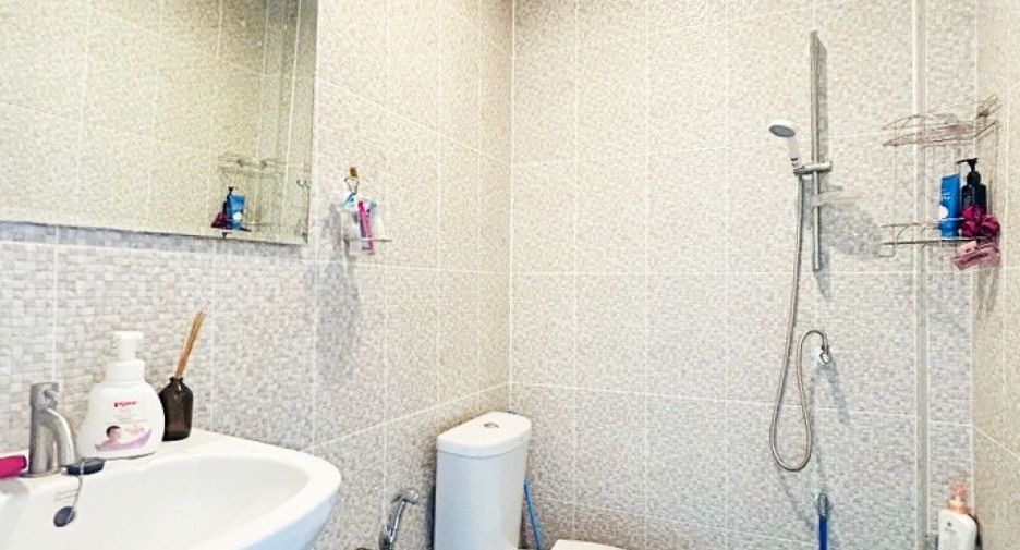 Casa adosada en venta de 2 habitaciones en Bang Sue, Bangkok