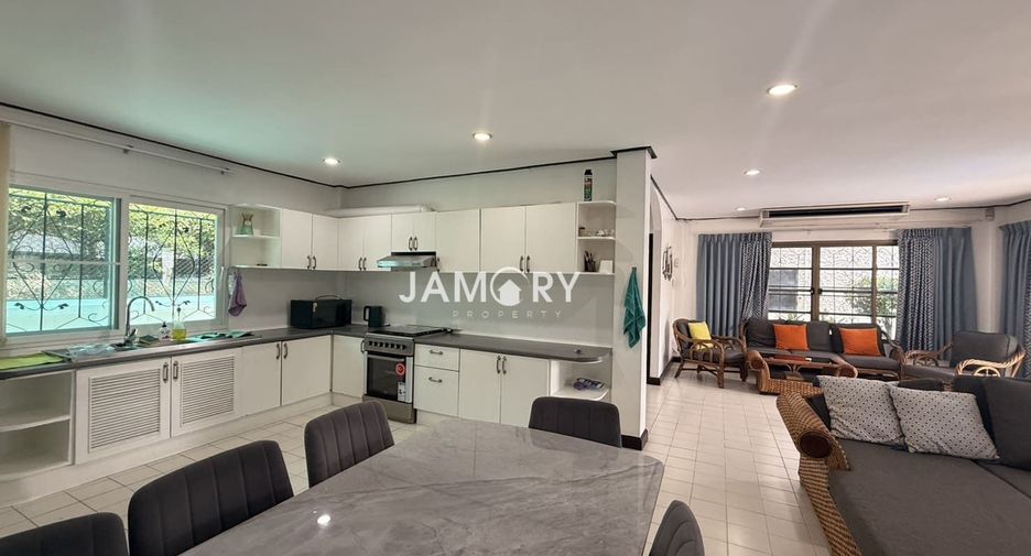 For rent 3 bedrooms house in Jomtien, Pattaya