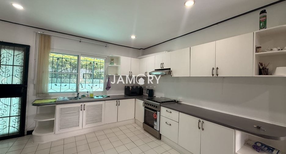 For rent 3 bedrooms house in Jomtien, Pattaya