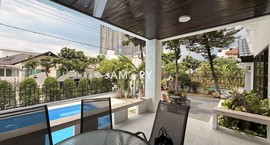 For rent 3 bedrooms house in Jomtien, Pattaya