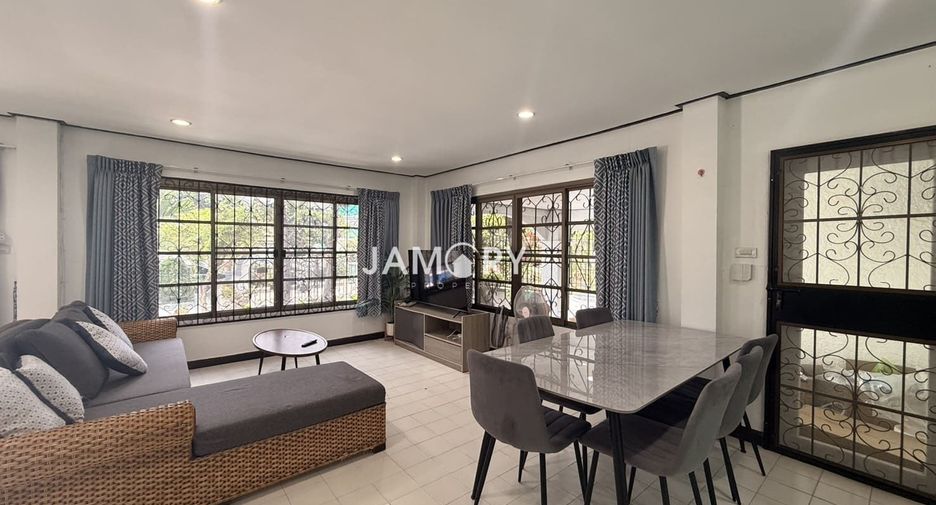For rent 3 bedrooms house in Jomtien, Pattaya