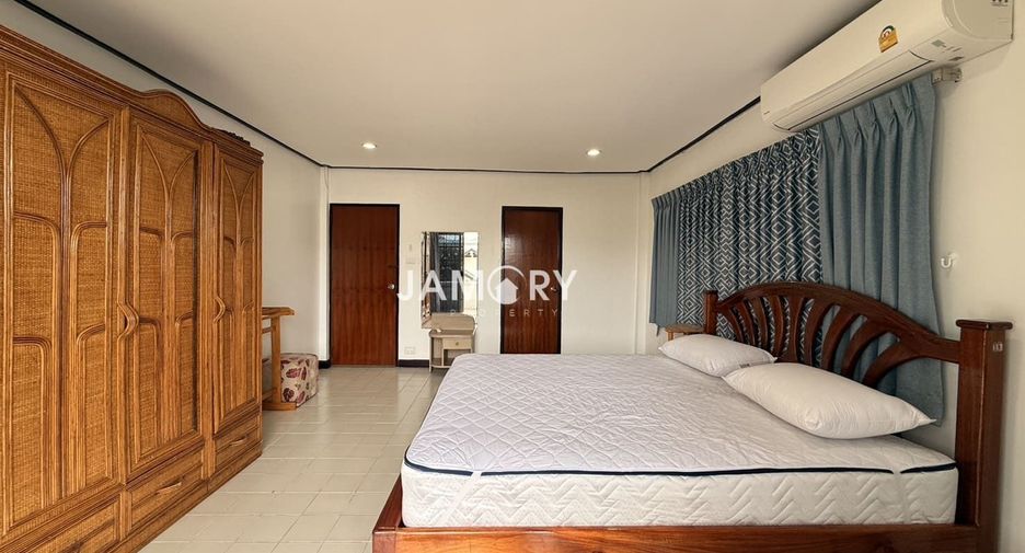 For rent 3 bedrooms house in Jomtien, Pattaya