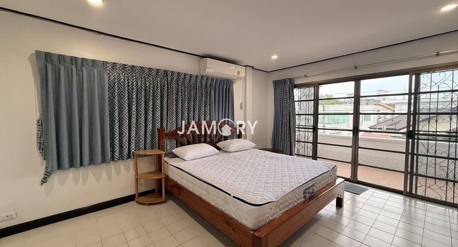 For rent 3 bedrooms house in Jomtien, Pattaya