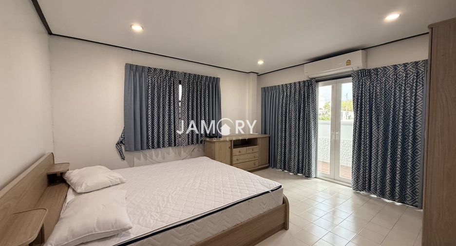For rent 3 bedrooms house in Jomtien, Pattaya