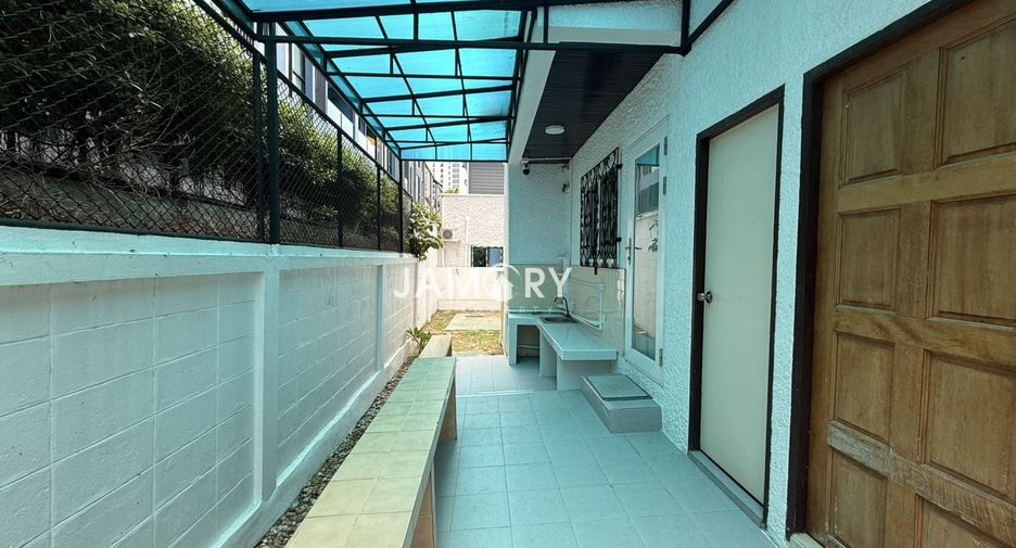 For rent 3 bedrooms house in Jomtien, Pattaya
