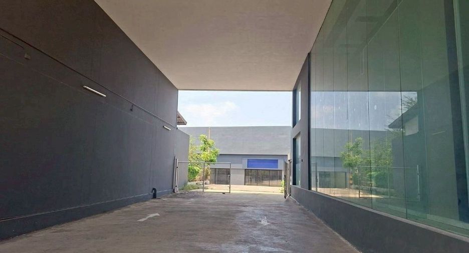 For rent retail Space in Phra Samut Chedi, Samut Prakan