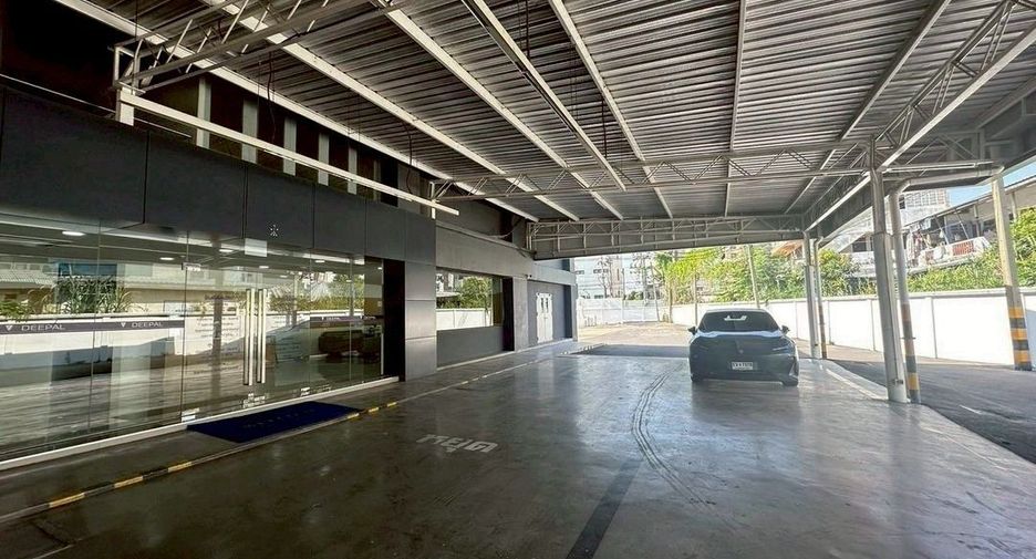 For rent retail Space in Phra Samut Chedi, Samut Prakan
